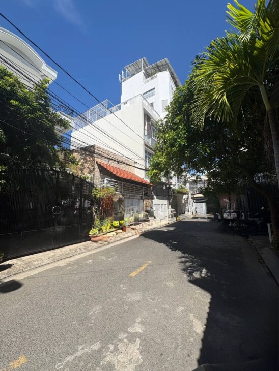 BÁN NHÀ CẤP 4 MẶT TIỀN ĐƯỜNG 8M TTTP NHA TRANG.