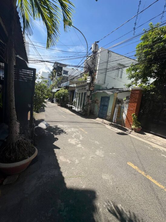 BÁN NHÀ CẤP 4 MẶT TIỀN ĐƯỜNG 8M TTTP NHA TRANG.