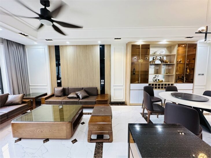 Bán Nhà 6 Tầng Thang Máy – Ngõ 106 Hoàng Quốc Việt – 50m², MT 4.5m – Ô Tô Tránh – Chỉ 25.8 Tỷ!