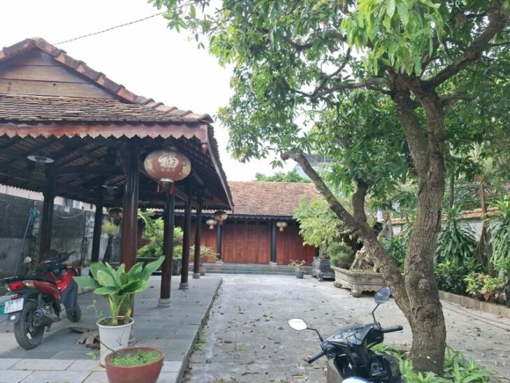 Bán nhà cổ GỖ ĐẲNG CẤP gần ĐHQG TPHCM,ngang KHỦNG 13m,LÔ GÓC