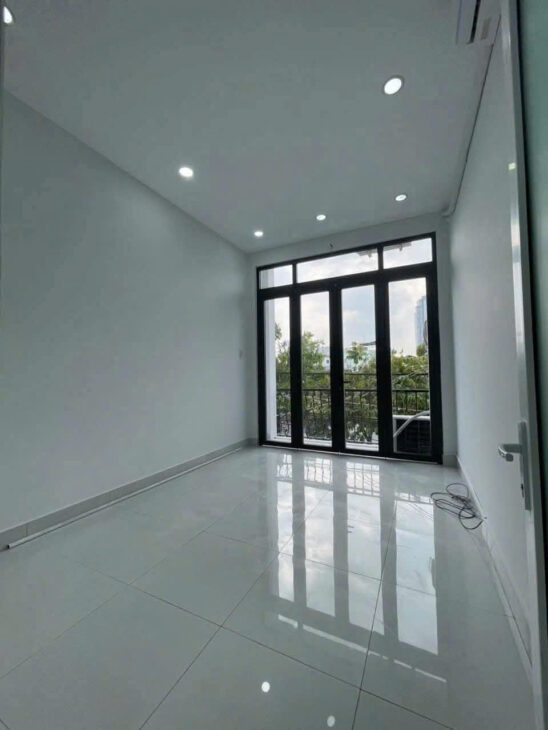 Nhà 10 triệu MT MẠC THIÊN TÍCH 3 phòng ngủ cách 30/4 chỉ 100m