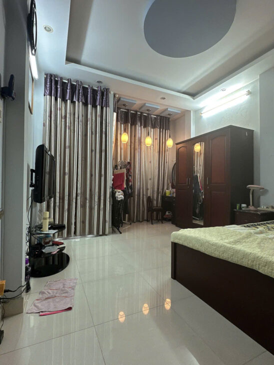 Nhà phố HIẾM Q.4 hẻm 8m Khánh Hội DTS 130m2 ngang 4m vị trí đẹp sát vách Q1 chỉ 12.5 tỷ.