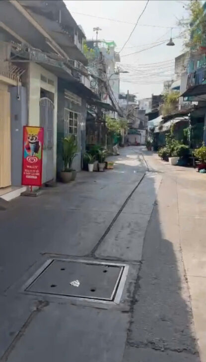 Nhà hẻm ô tô Quận 11, đối diện Đầm Sen. Diện tích 168m², thu nhập cho thuê 25 triệu/tháng. Sổ hồng