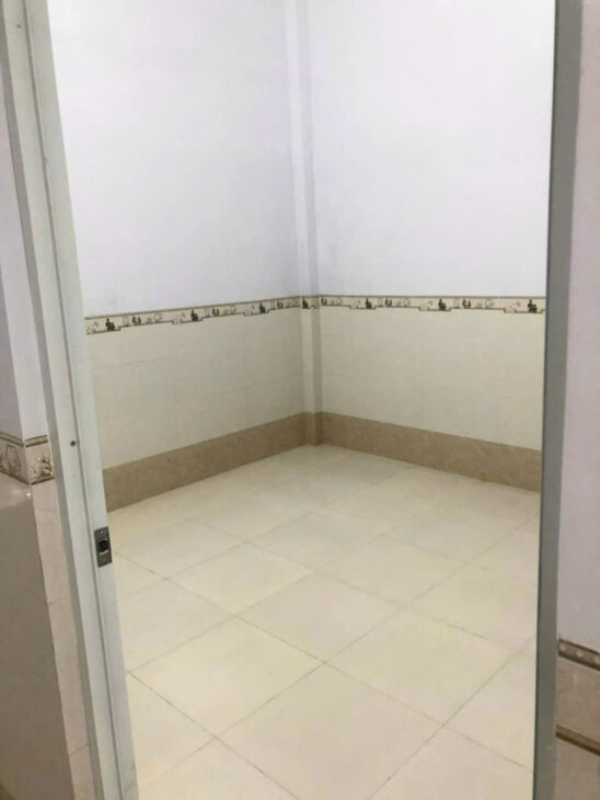 Nhà 3,5 triệu nhà rộng rãi cách hẻm số đỏ 500m