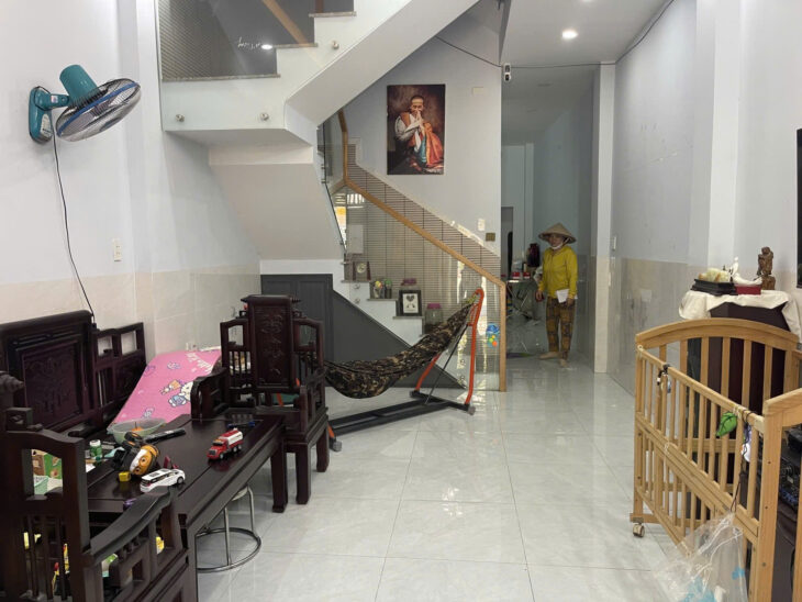 Nhà mới vào ở ngay – 62M², HẺM XE HƠI, gần Công viên Làng Hoa, chỉ 5.69 tỷ TL!