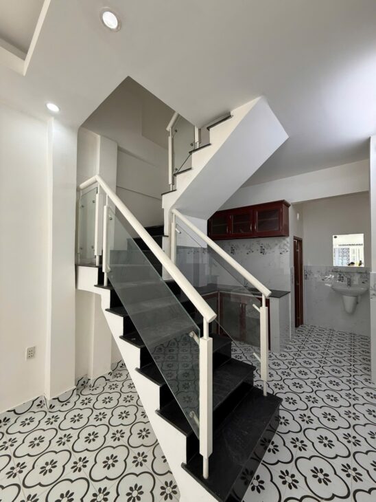 KHÓ TIN QUÁ, MT chợ Phạm Văn Bạch, 43m2, 3 tầng, 4.85 tỷ TL 0964364745
