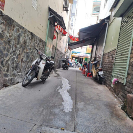 Bán nhà quận 10, đường Tô Hiến Thành, 49m2, 4 tầng, hẻm 4m, sát mặt tiền 8.5 tỷ