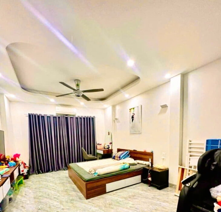 HIẾM Nhà Hoàng Cầu 50m Phân lô Ô tô Thông sàn kinh doanh Giá tốt