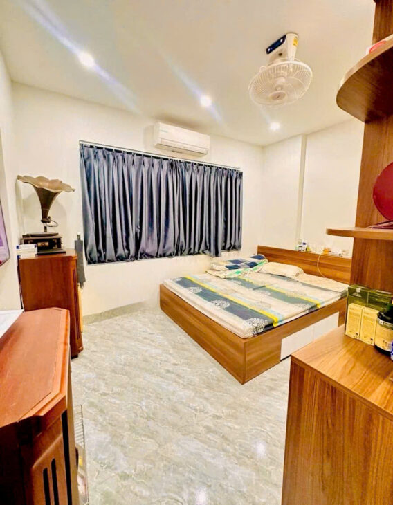 HIẾM Nhà Hoàng Cầu 50m Phân lô Ô tô Thông sàn kinh doanh Giá tốt