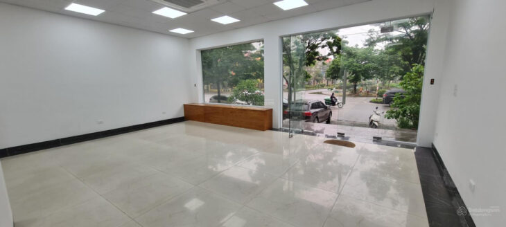 Cho thuê biệt thự căn góc KĐT Thành phố Giao Lưu, 200m2, 4 tầng, đã hoàn thiện nội thất, giá thỏa