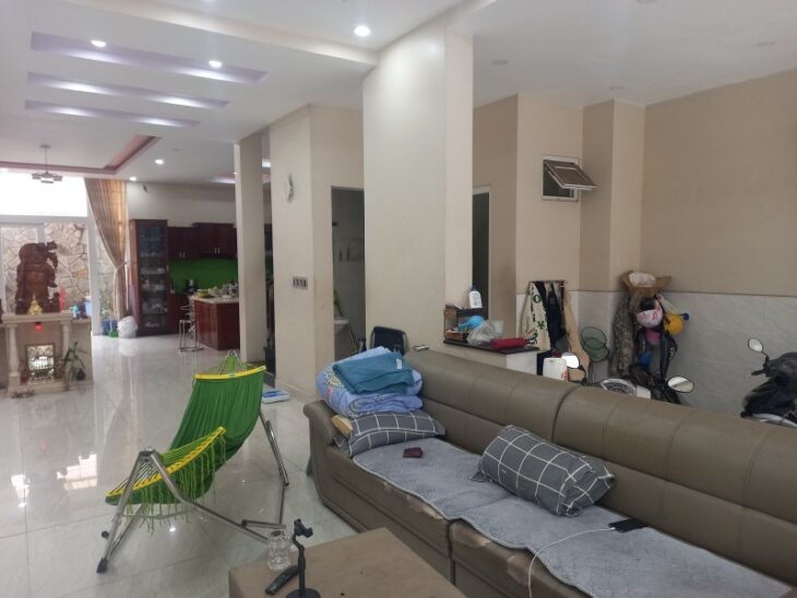 Bán nhà mặt phố Q.9, 140m², 3 tầng, 4PN, 9.35 tỷ, sổ hồng