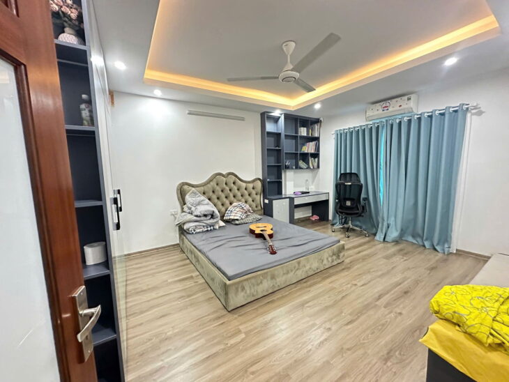 bán nhà quận Tây hồ, ngõ 3 gác, kd Van phòng, cho Thuê. 30x 5 tầng , mặt tiền khủng 6m. giá 8,7 tỉ.