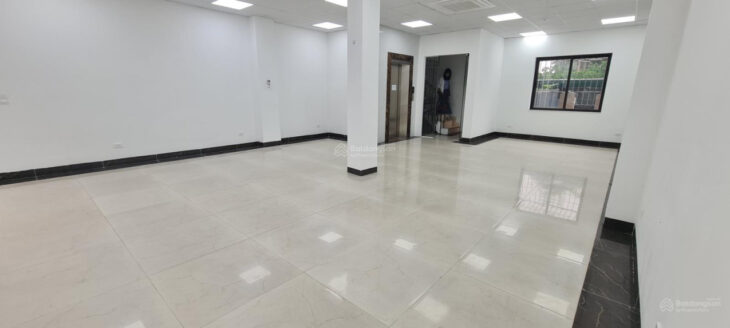 Cho thuê biệt thự căn góc KĐT Thành phố Giao Lưu, 200m2, 4 tầng, đã hoàn thiện nội thất, giá thỏa