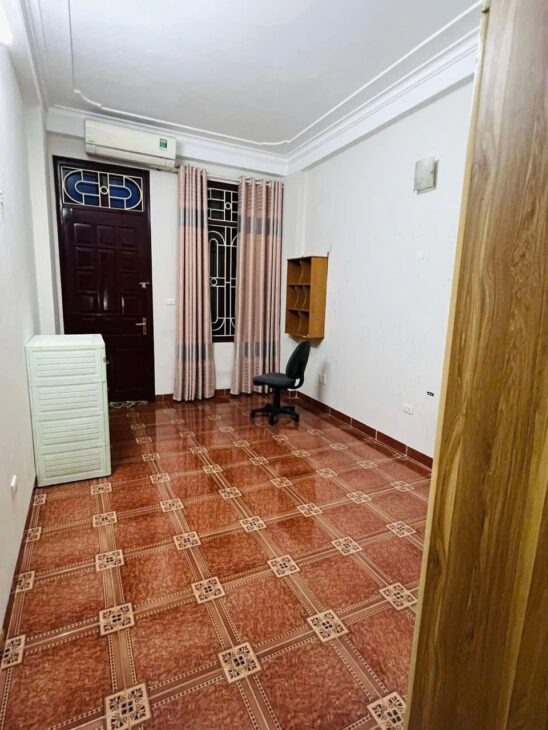 Cho thuê căn hộ tập thể tầng 2 Trại Găng, 70m2, 2 ngủ, 5.5 Triệu ở hộ gia đình