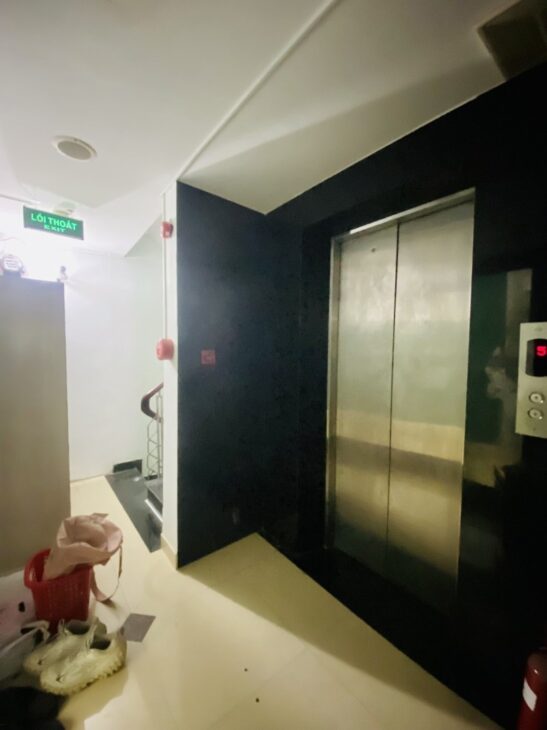 TOÀ NHÀ 7 TẦNG CÓ HẦM PHẠM HUY THÔNG, BAO GỒM 16 PHÒNG CHO THUÊ.