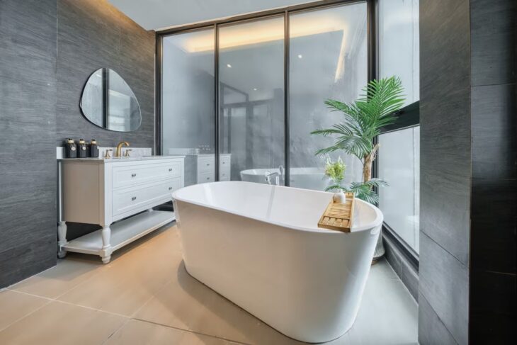 GIẢM 20 TỶ – BÁN GẤP nhà Mặt phố căn góc Tây Hồ 215m² * 7,5 tầng, mặt tiền 14m