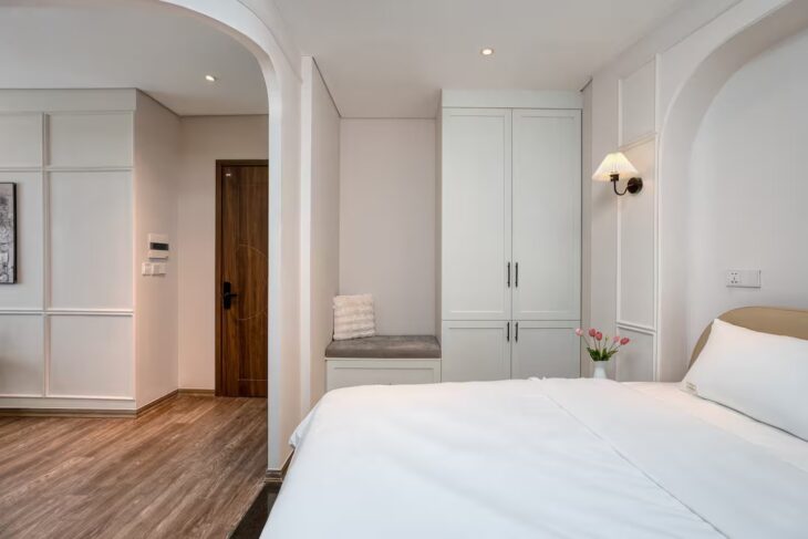 GIẢM 20 TỶ – BÁN GẤP nhà Mặt phố căn góc Tây Hồ 215m² * 7,5 tầng, mặt tiền 14m