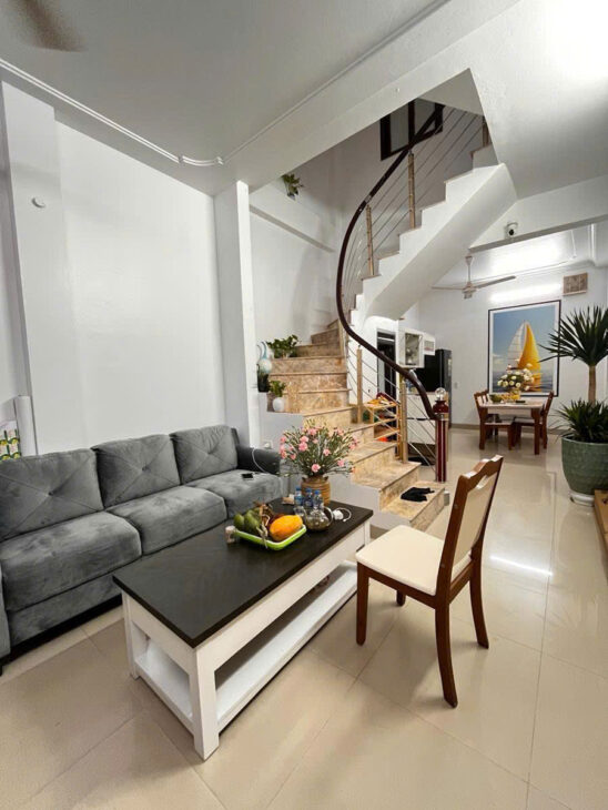 NHÀ DỊCH VỌNG NGÕ THÔNG – TỔNG 6 PN DT 36m2 5 tầng mặt tiền 3.5m Giá 10.3 tỷ