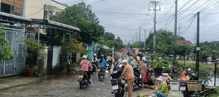 Chính chủ cần bán gấp lô đất kinh doanh buôn bán sầm uất đường 15m trục chính vào KCN Điện Ngọc