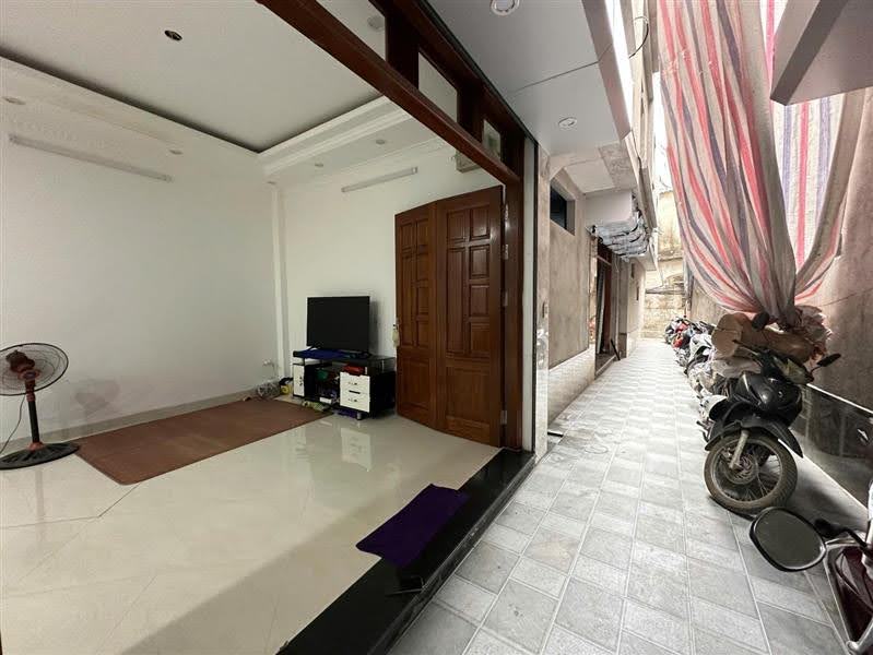 BÁN NHÀ 5 TẦNG – PHỐ LÊ THANH NGHỊ – HAI BÀ TRƯNG – 8 TỶ X – VỊ TRÍ VÀNG- SỔ ĐỎ CHÍNH CHỦ