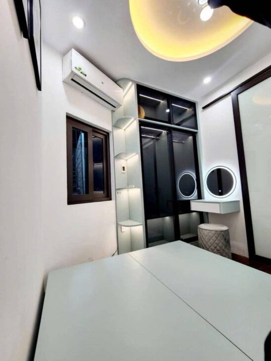 BÁN NHÀ 4 TẦNG – ĐÊ LA THÀNH – Ô CHỢ DỪA, ĐỐNG ĐA, HÀ NỘI – GIÁ CHỈ 2 TỶ X – SỔ ĐỎ CHÍNH CHỦ
