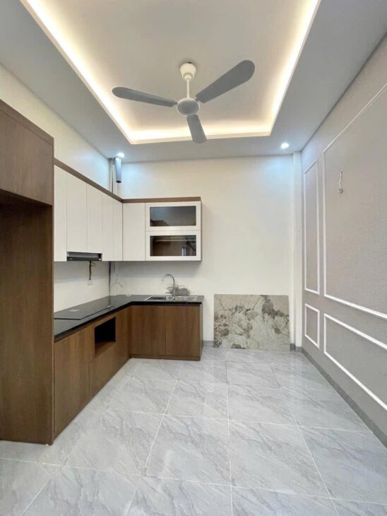 NHÀ LIỀN KỀ 4 TẦNG, 5 PHÒNG NGỦ – VỊ TRÍ VÀNG 241 CHIẾN THẮNG, VĂN QUÁN, HÀ ĐÔNG!
