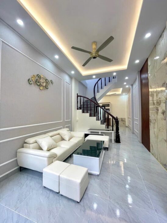 NHÀ LIỀN KỀ 4 TẦNG, 5 PHÒNG NGỦ – VỊ TRÍ VÀNG 241 CHIẾN THẮNG, VĂN QUÁN, HÀ ĐÔNG!