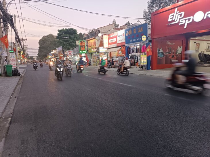 Bán nhà mặt tiền 100x100m giá 90 tỷ Đường Khu Chợ Lê Minh Xuân