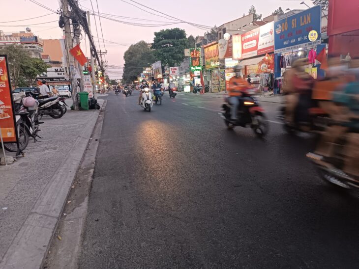 Bán nhà mặt tiền 100x100m giá 90 tỷ Đường Khu Chợ Lê Minh Xuân