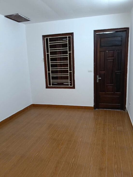 2 ngày 3 khách đàm phán Trung Tả, Khâm Thiên 22m/28mT2, 3 tầng, mặt tiền 4.3m, 4.55 tỷ Đống Đa.