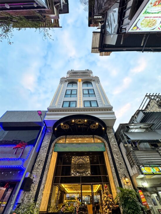 Bán tòa Luxury Apartmemt 160m² * 9 tầng phố Tô Ngọc Vân, Tây Hồ cho thuê 6 tỷ/năm.