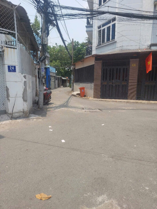 Bán đất 99m2 tặng nhà cấp 4 củ tiện xây mới, hẻm cách măt tiền 8m Nguyễn Duy Trinh,Bình Trưng