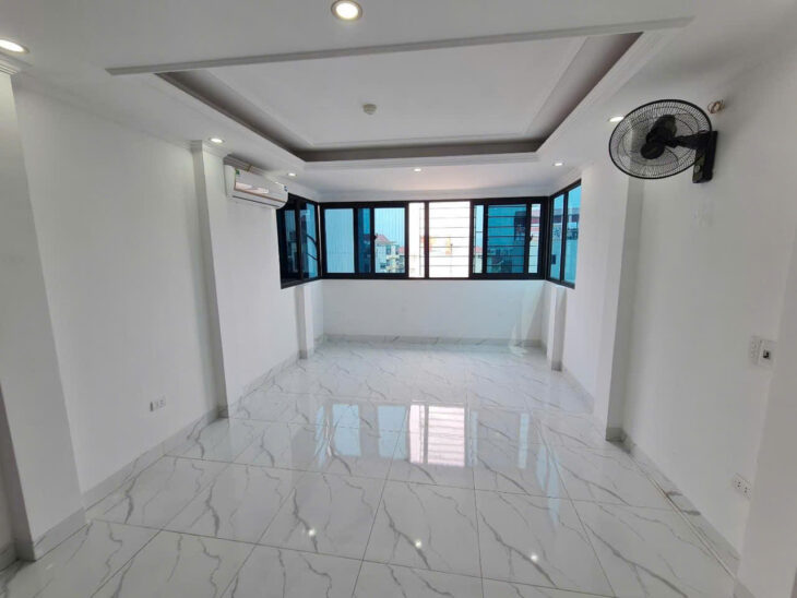 Bán gấp nhà riêng 7 tầng tại đường Kim Giang, Thanh Xuân, ngõ thông, ô tô vào nhà, giá rẻ