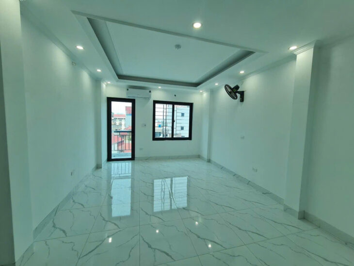 Bán gấp nhà riêng 7 tầng tại đường Kim Giang, Thanh Xuân, ngõ thông, ô tô vào nhà, giá rẻ