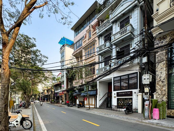 Bán nhà Mặt phố Ba Đình 220m² * 10 tầng, cho thuê 6 tỷ/năm, đã hoàn công trên sổ