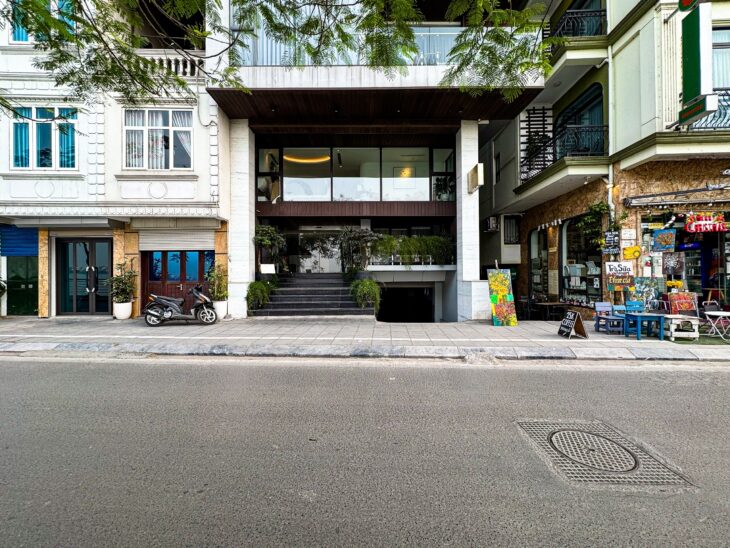 GIẢM 10 TỶ Bán gấp SIÊU PHẨM mặt phố Tây Hồ 129m² * 8 tầng, giá 75 tỷ