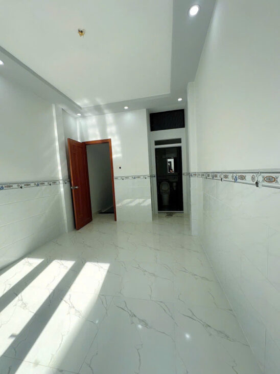 SÁT MẶT TIỀN HOÀNG DIỆU TRUNG TÂM Q4 -200 M Q1,Q2.. CÓ 4 TỶ