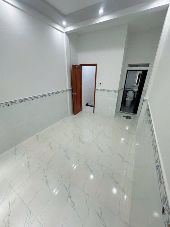 SÁT MẶT TIỀN HOÀNG DIỆU TRUNG TÂM Q4 -200 M Q1,Q2.. CÓ 4 TỶ