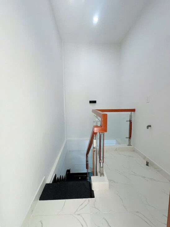 SÁT MẶT TIỀN HOÀNG DIỆU TRUNG TÂM Q4 -200 M Q1,Q2.. CÓ 4 TỶ