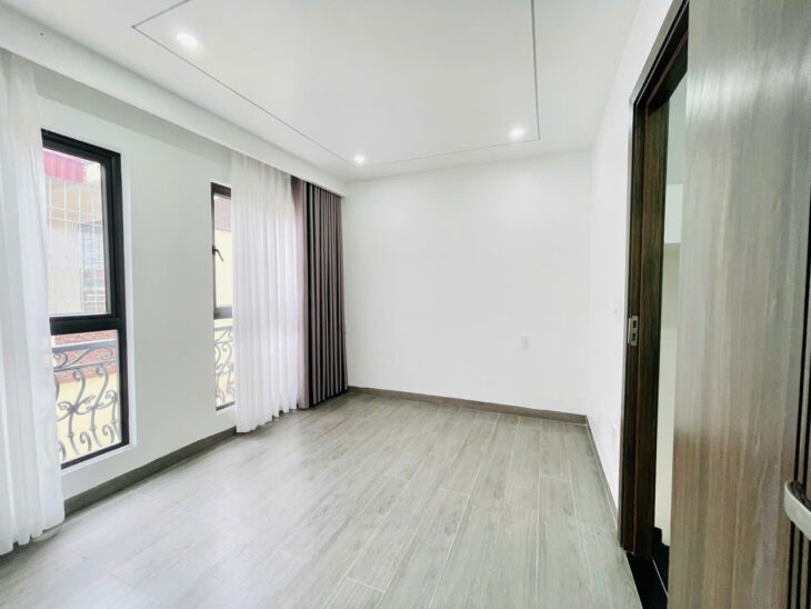 Nhà 4 tầng mới tinh đầu ngõ Khúc Hạo, ô.tô ra voà, Giá 4.2 tỉ