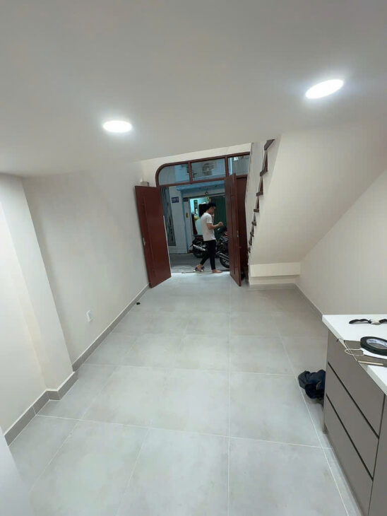 Nhà xinh sát mặt tiền trung tâm Q4 có 3 tỷ
