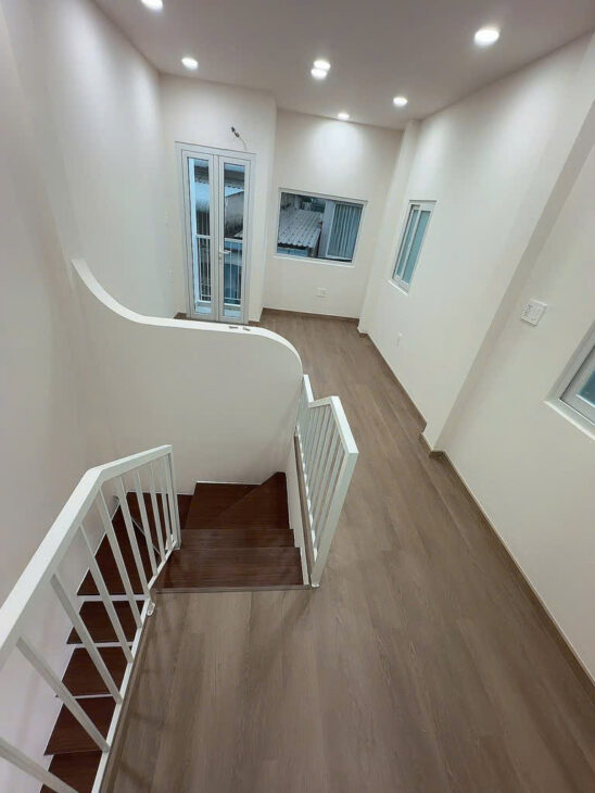 Nhà xinh sát mặt tiền trung tâm Q4 có 3 tỷ