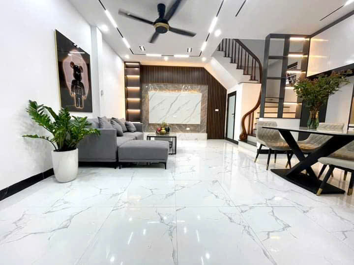 Phải thật nhanh Hoàng Liên 35.2m2-5 tầng, ô tô, NT đẹp ở ngay, 5.48 tỷ