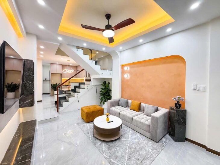 NGAY ĐH HUTECH – UNG VĂN KHIÊM P25 BT – 41m2 (3.7 x 11) VUÔNG A4 – HẺM 3.5M – 3 TẦNG – 3PN SÂN