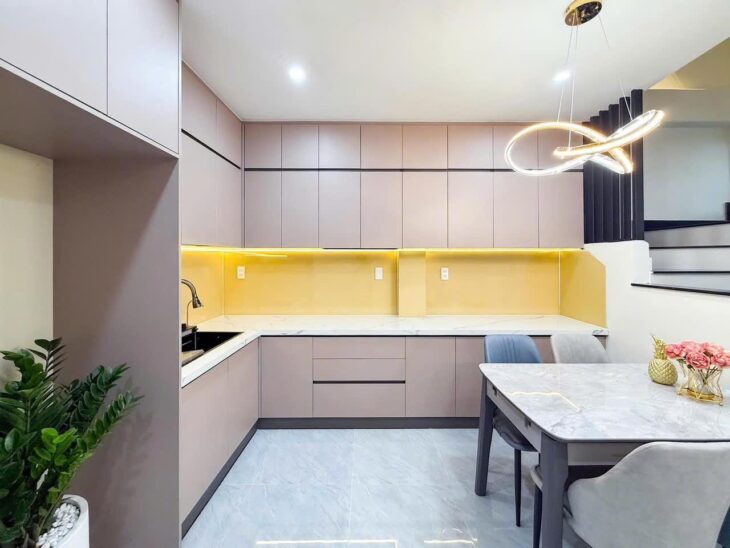 NGAY ĐH HUTECH – UNG VĂN KHIÊM P25 BT – 41m2 (3.7 x 11) VUÔNG A4 – HẺM 3.5M – 3 TẦNG – 3PN SÂN