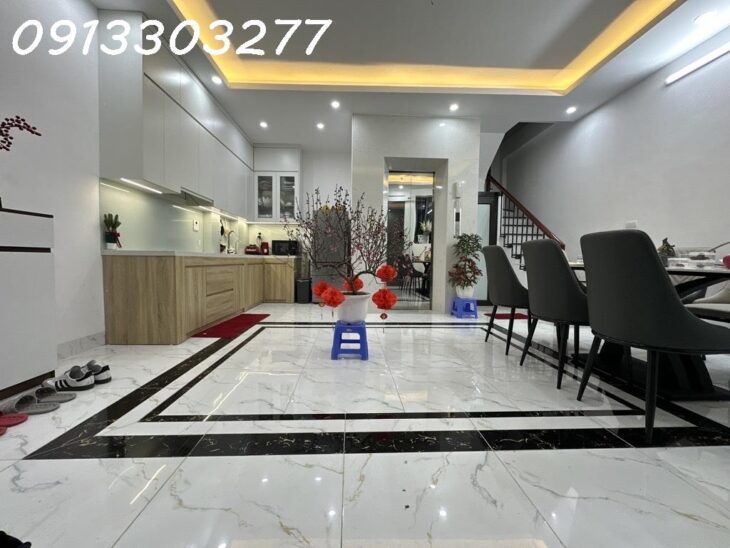 BA BƯỚC RA PHỐ – HỘ KHẨU HAI BÀ – 1 CĂN ĐỘC LẬP – 5 TẦNG THANG MÁY – NGÕ THẲNG – NGAY NGÃ TƯ CHỢ MƠ