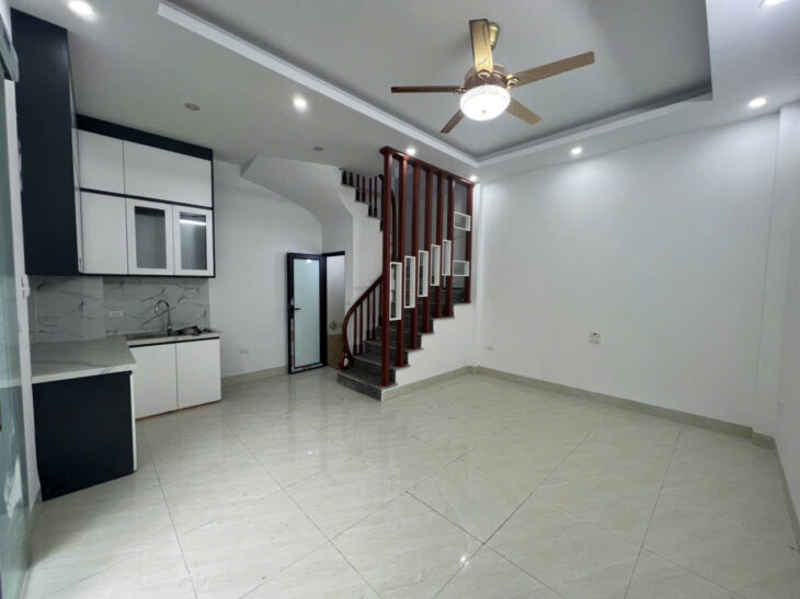 Bán Nhà Lĩnh Nam 31m 5 Tầng 4 Phòng Xây Mới Giá 5.95Tỷ Sổ Chính Chủ