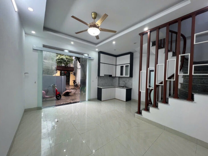 Bán Nhà Lĩnh Nam 31m 5 Tầng 4 Phòng Xây Mới Giá 5.95Tỷ Sổ Chính Chủ