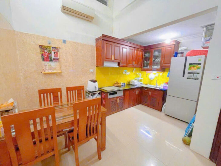 Bán Nhà Cầu Giấy Ngõ Thông Gần Phố Cấu Giấy DT 40m2 5 tầng MT 4.5m Giá 8.6 tỷ