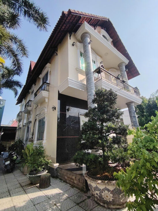 BIỆT THỰ VƯỜN ĐẸP 3 TẦNG 12 TỶ – NGUYỄN BÌNH TT NHÀ BÈ – XE HƠI VÀO TẬN NHÀ